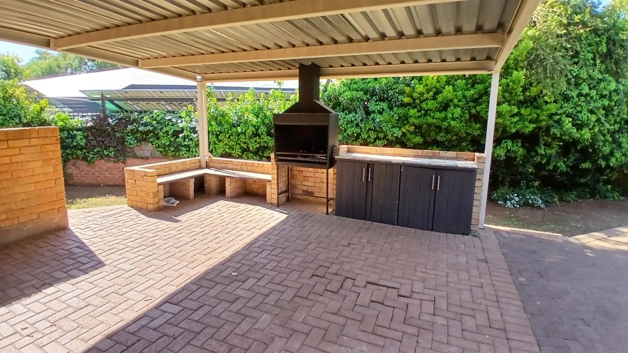 4 Bedroom Property for Sale in Pellissier Free State